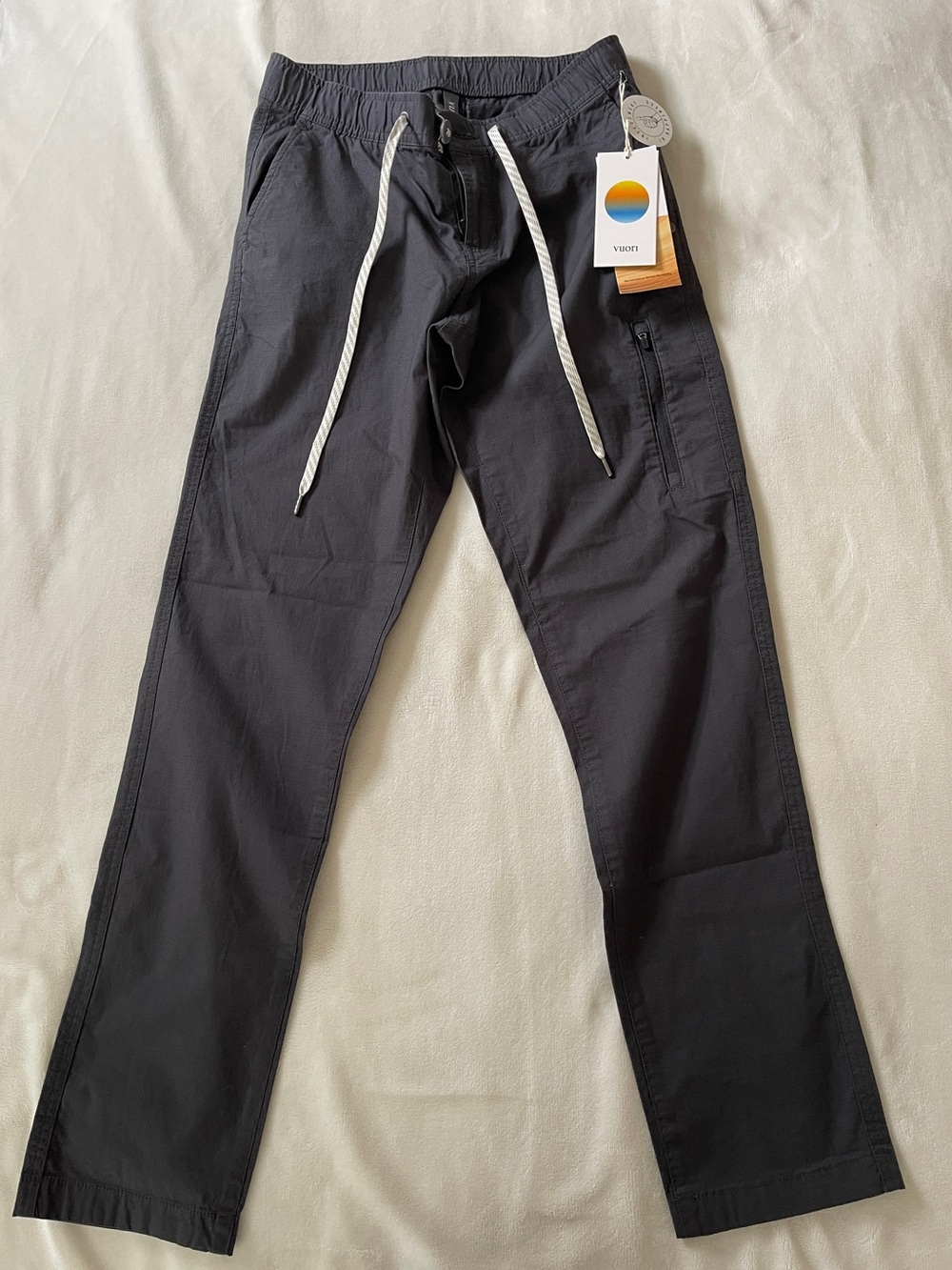 Vuori Women’s Ripstop pants in Charcoal